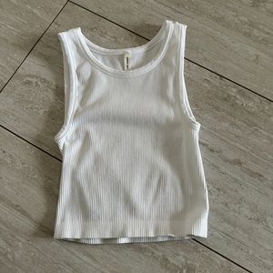 Sunday Best
SinchSeamless™ Rib Crew Tank (Aritzia)